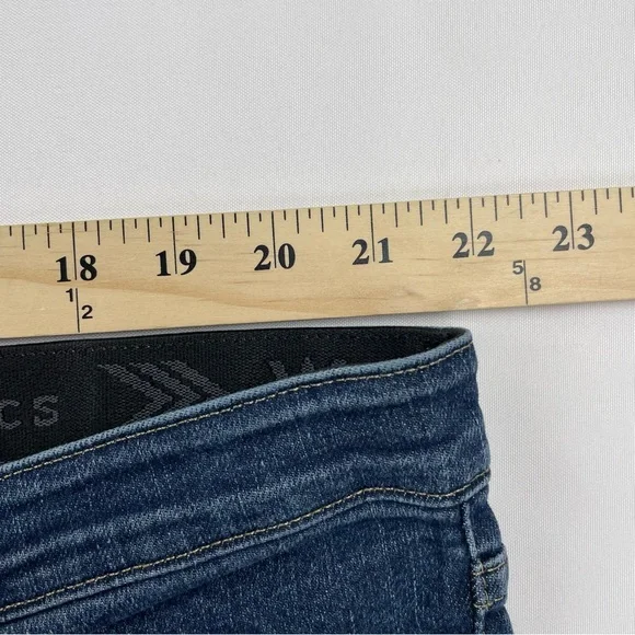 Wrangler Authentics Jeans Mens 44x30 Dark Wash Straight Leg Denim Blue Jeans NWT - Picture 5 of 8